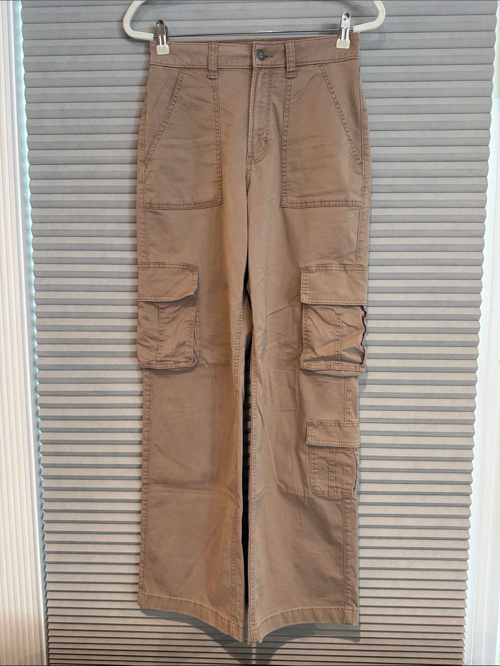 Hollister women’s Tan Cargo Pants - Comfortable Utility Style